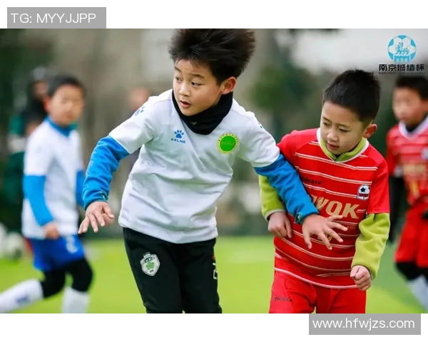 足球明星背后的辛勤付出与艰苦训练瞬间展现荣耀之路